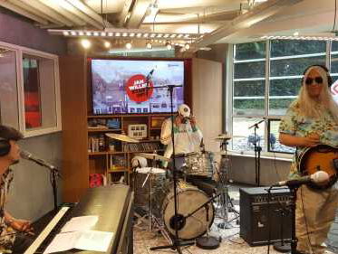 Young Gun Silver Fox bij de deurbel!