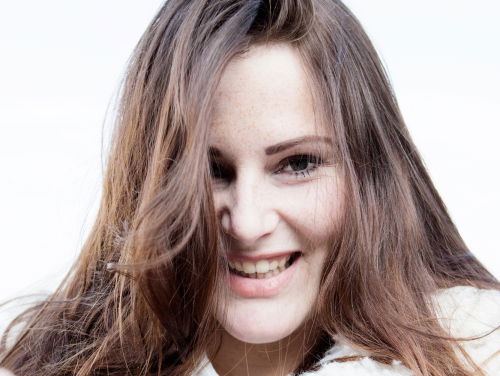 De dropbox van Nikki wordt gehackt en een naaktfilmpje verscheen online