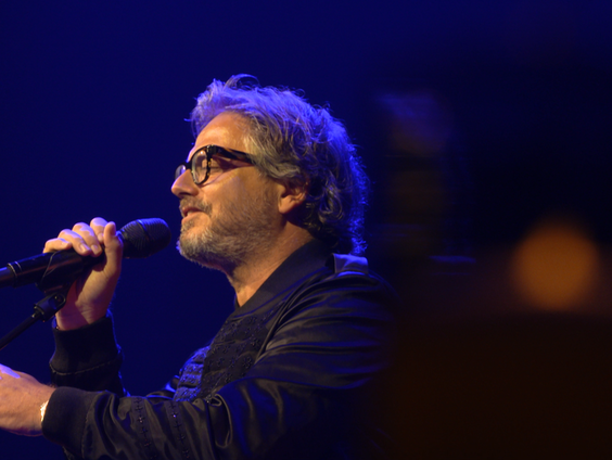 Guus Meeuwis - 'Echte Mannen' live bij Muziekcafé in Poppodium 013 (Club Zoveel)