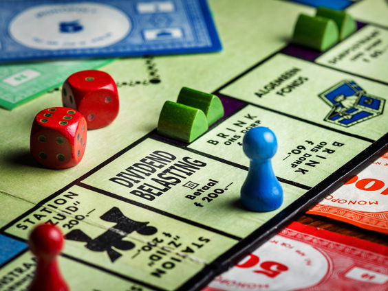 Hoe gaat het met Iris en Corné die het hele Monopoly bord fietsen?