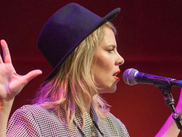 NPO Radio 2 Top Song: Blackbird - 'Lost In The Middle'