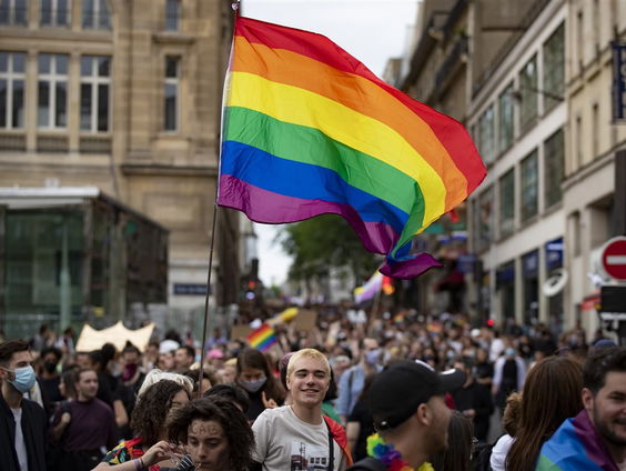 Pride week: Julien Kooij over zijn kleine dorpje en Christina Aguilera