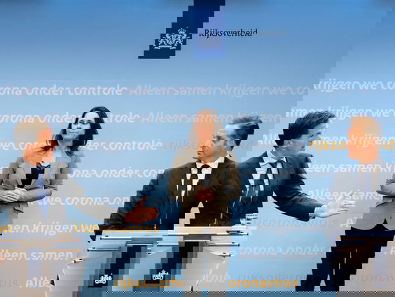 Frank de Boer doet coronapersconferentie