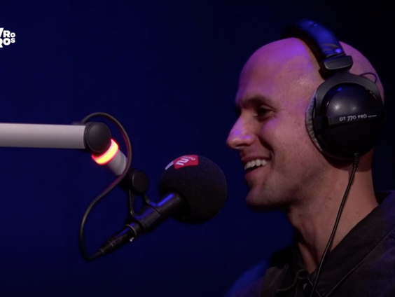 Milow vertelt over zijn aflevering bij Beste Zangers live bij Muziekcafé