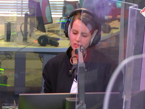 Emmy Eve- Underdog (Live @ Giel)