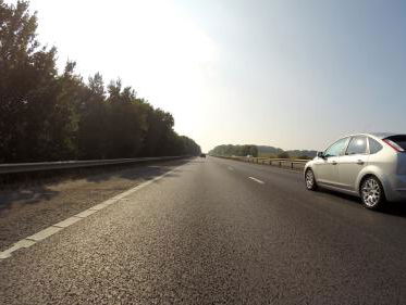 Strooiwagens koelen het asfalt. Hoe werkt dat?