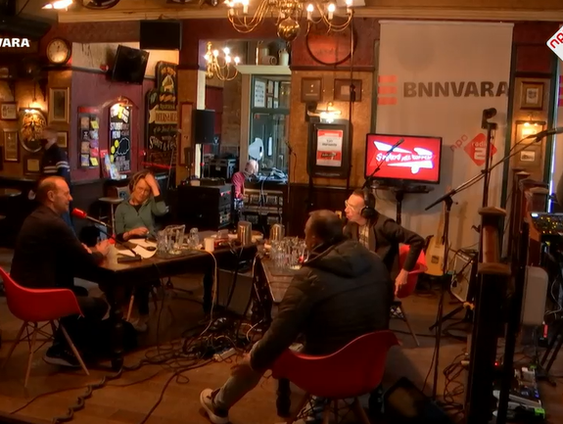 Cabaret: Gluur apparatuur