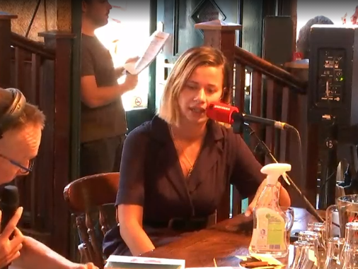 Dieuwertje Heuvelings schrijft in de roman Auxiety over haar ervaringen in de muziekindustrie