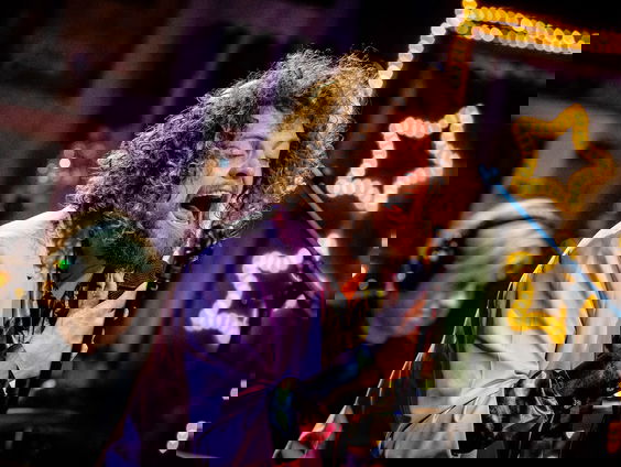 Bas van DI-RECT speelt voor Bart Arens en verrast zijn band met de TopSong