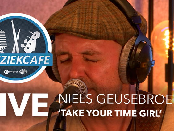 Niels Geusebroek - 'Take Your Time Girl' live bij Muziekcafé