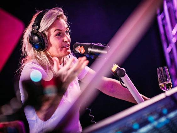 Miss Montreal over nieuwe single 'Alles': "Hoop dat iedereen begrijpt dat niet tragisch is, maar juist heel mooi"