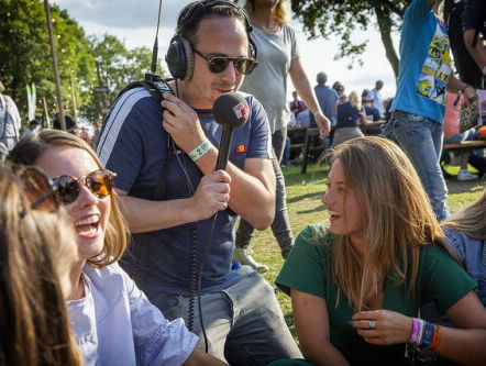 Frank praat met de échte diehard fans van Ilse DeLange