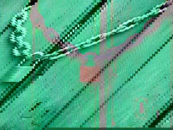 Luisteraar Marjolein is van haar auto beroofd