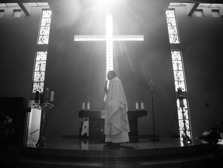 Priester Zeger vertelt hoopvolle verhalen uit Rome