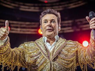 Gerard Joling viert kerst en is boos