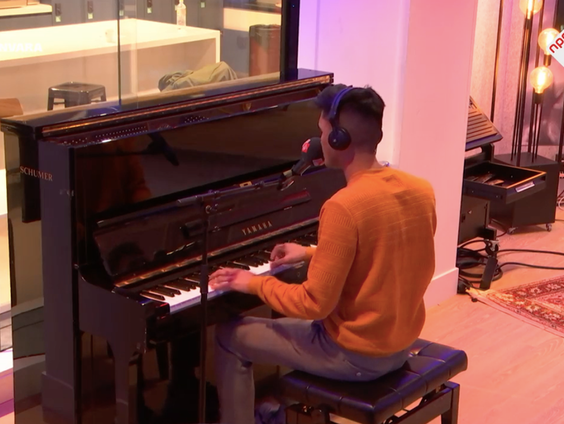 Leonard Luka- Kimono (Live @ Giel)