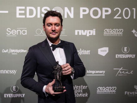 Wat zingt Tino Martin nou eigenlijk in zijn nieuwe single?