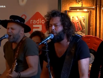 Bökkers komt langs en speelt de nieuwe plaat 'Kold Bloed'