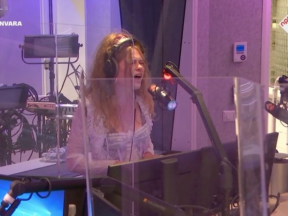 Nana M. Rose- Dream (Live @ Giel)