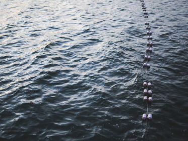 Als het eb is in Nederland, is het dan vloed in Engeland?