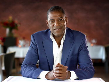 Gastheer Sergio uit First Dates is beroemd met z'n stem