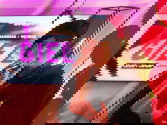 Mell & Vintage Future - Worth It (Live @ Giel)