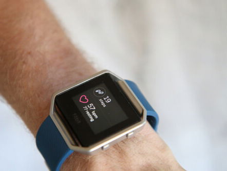 We gaan Activity trackers testen. Dennis Aarts van de Fontys Sport Hogeschool geeft ons tips