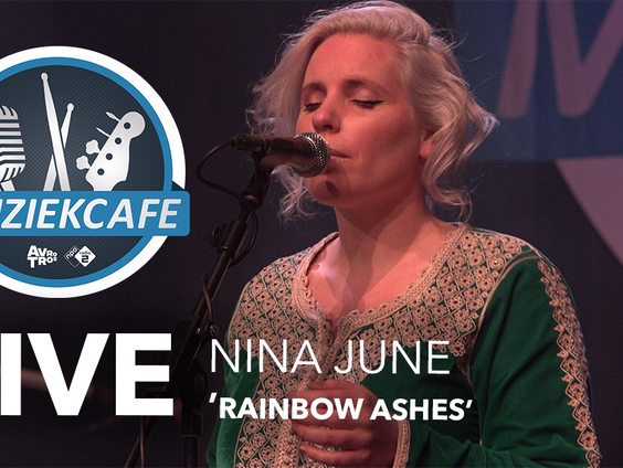 Nina June - 'Rainbow Ashes' live bij Muziekcafé