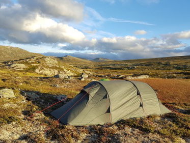 Nog geen plannen voor Valentijnsdag? Ga vanavond kamperen!