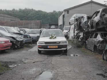 Floris regelt de uitvaart van je auto