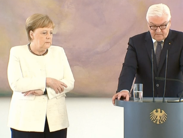 Judith van Hulsbeek over trillende Angela Merkel