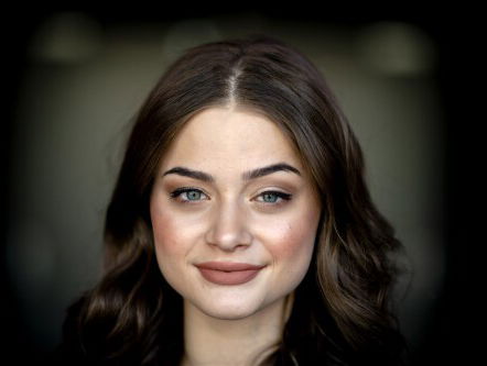 Stefania over Supergirl