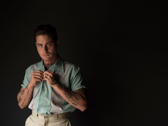 Douwe Bob geeft 'Tekstuele Voorlichting' over 'Hold On'