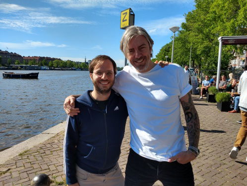 We doen een ballonnetje lachgas met drugsdeskundige Thijs Roes