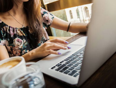 15% van de vrouwen heeft ooit burn-out gehad en nog steeds verdienen vrouwen minder