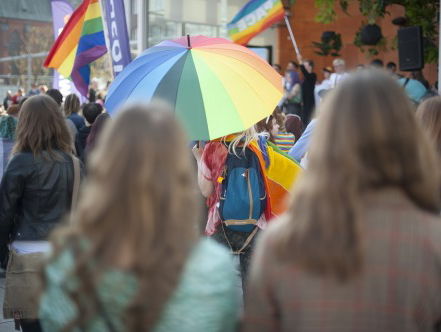 SOA: Mijn ouders hebben er moeite mee dat ik ook op vrouwen val, wat nu?