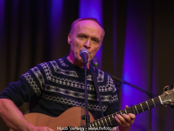 Stef Bos zielsgelukkig dat hij weer met zijn band kan spelen