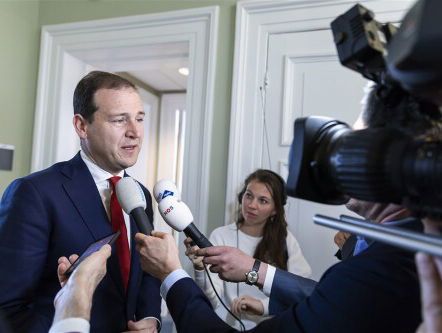 Lodewijk Asscher met een nieuw boek: “Opstaan in het Lloyd Hotel”