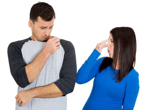 Nachtdilemma: Je collega draagt 3 weken dezelfde kleren. Zeg je er wat van?