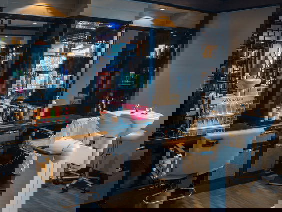 Vers getapt biertje tijdens knipbeurt dankzij slimme samenwerking kapper Marco