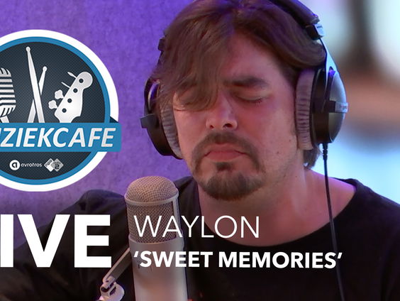 Waylon - 'Sweet Memories' live bij Muziekcafé