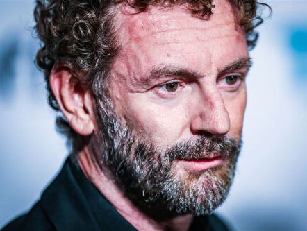 Kluun zou tinderen als hij geen bekend hoofd had