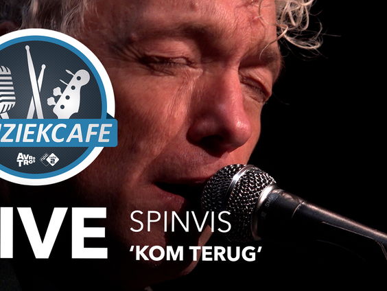 Spinvis - 'Kom Terug' live bij Muziekcafé