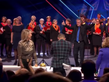 Peter Overduin zingt om kanker te bestrijden