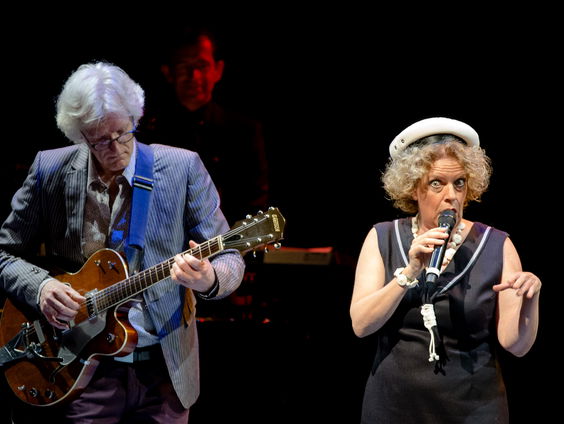 Brigitte Kaandorp haar show 'Eh..' zaterdag te zien op TV!