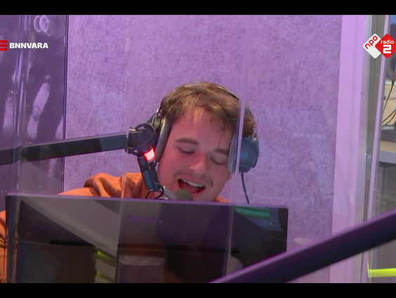 Emil Landman covert Blijf Bij Mij van Volumia! (Live @ Giel)