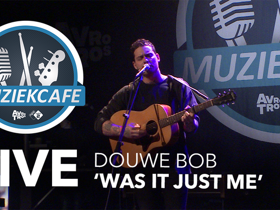 Douwe Bob - 'Was It Just Me' live bij Muziekcafé