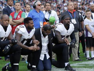 Sporters protesteren tegen Trump