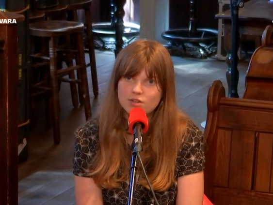 Twintigers Benthe Göbel en Sabien Brehler maken Een Doodnormale Podcast over dood en rouwen