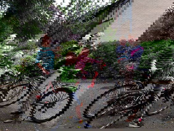 Lennart fietst met zijn gezin 3500 km naar de Zwarte Zee